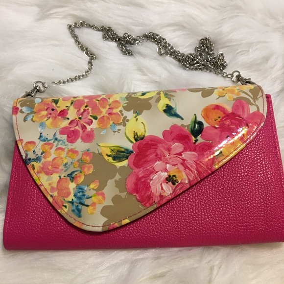 Handbags - ✂️Adorable spring/summer bag.